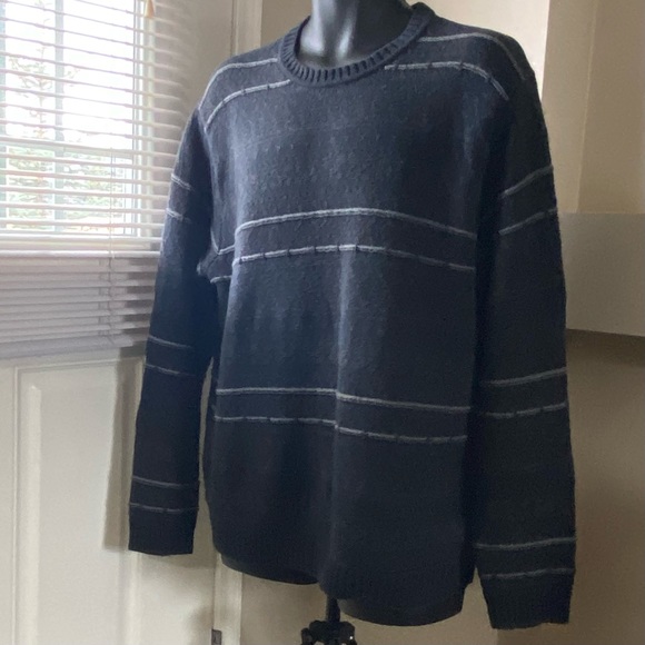Tommy Hilfiger men 100% cotton long sleeves crew neck sweater. Size L. Used - Picture 5 of 9